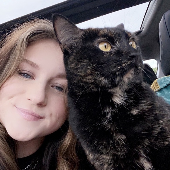 Meet your Posher, Alyssa - Picture 6 of 9